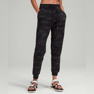 Lululemon Scuba High-Rise French Terry Jogger
Heritage 365 Camo 26.5” Inseam | 4